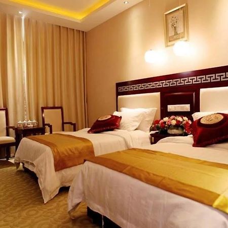 Landmark Hotel Kunming Exterior photo