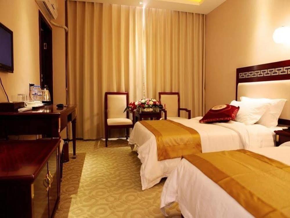 Landmark Hotel Kunming Exterior photo