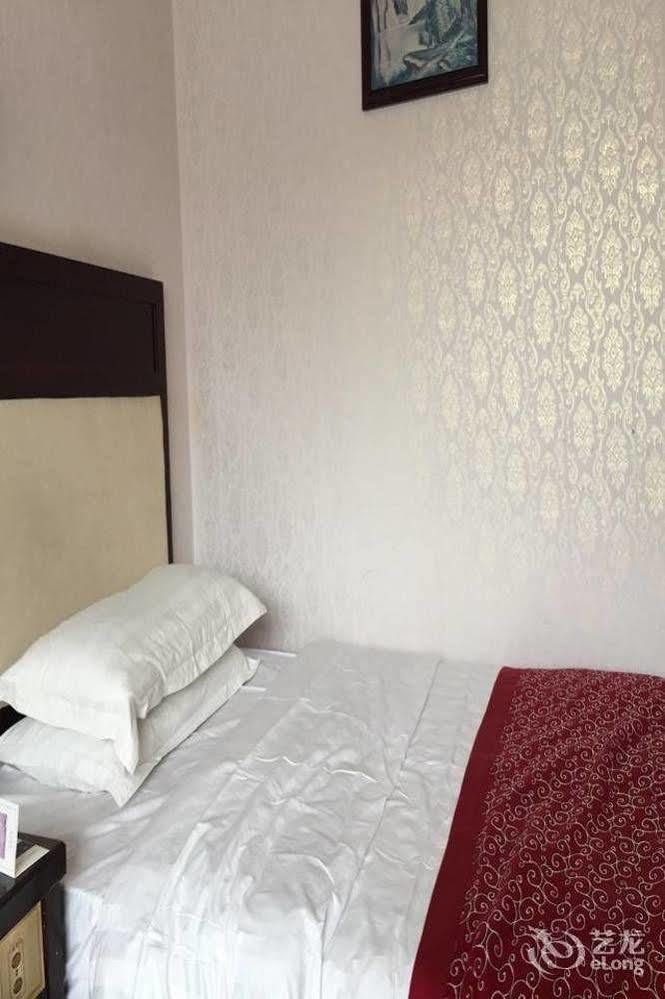 Landmark Hotel Kunming Exterior photo
