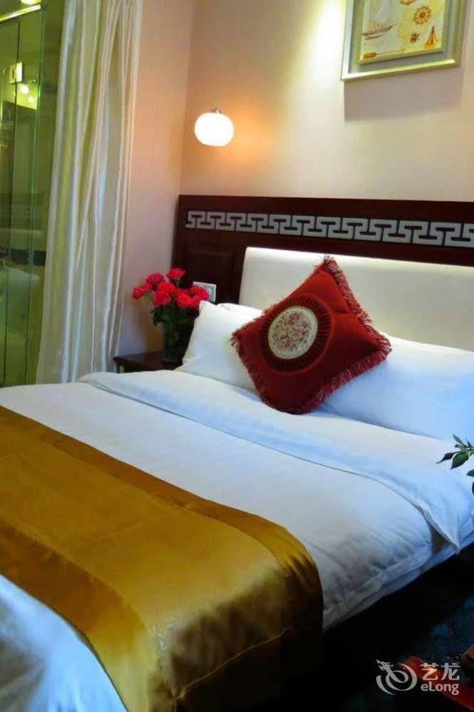 Landmark Hotel Kunming Exterior photo