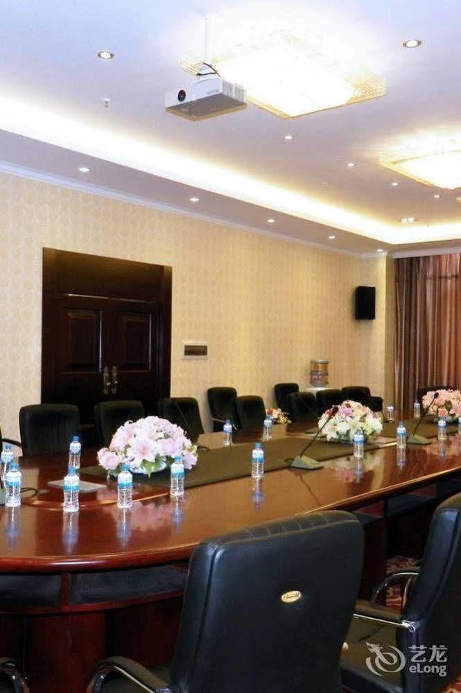 Landmark Hotel Kunming Exterior photo