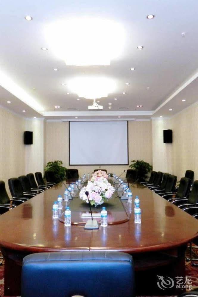 Landmark Hotel Kunming Exterior photo